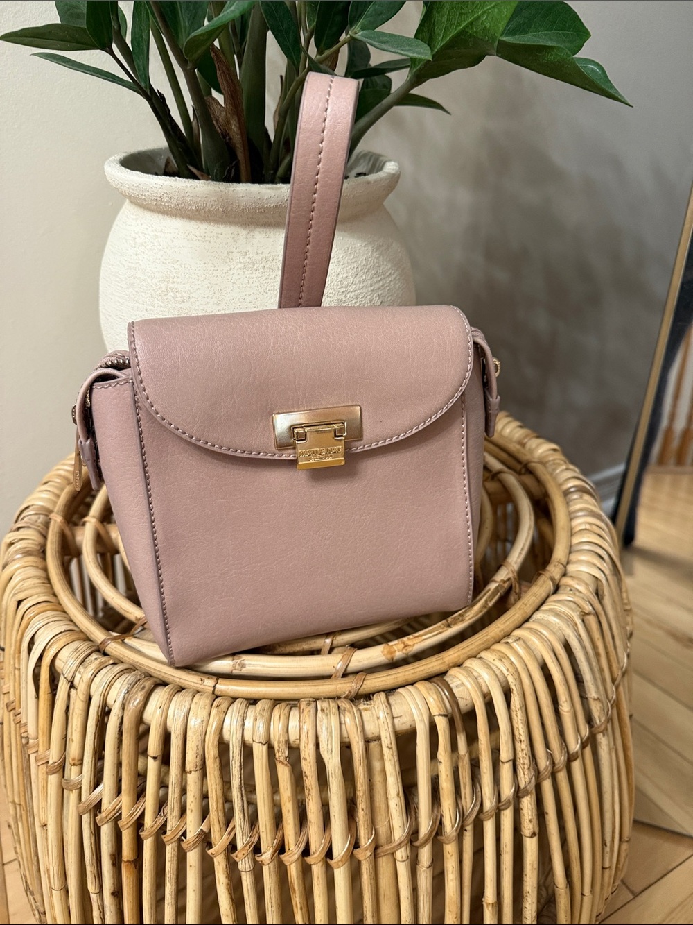 Mat and Nat vegan Crossbody Bag in rosy beige